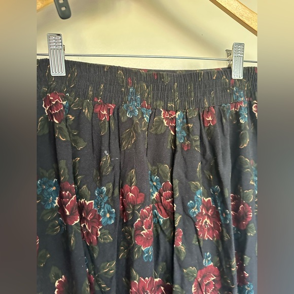 Vintage floral midi skirt in Medium - Picture 4 of 7